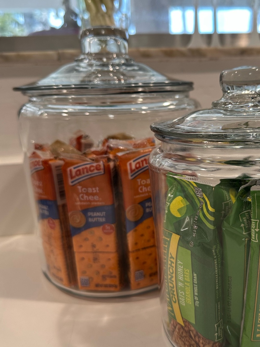 Lg. Glass Kitchen Storage Jar with it Lid - Picture 6 of 6